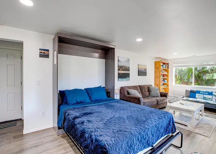 Rockaway Beach House - Walk To Ocean!